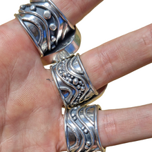 Load image into Gallery viewer, Boulder Opal Serpent Ring