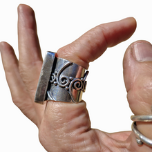 Load image into Gallery viewer, Spiral Spine Boulder Opal Ring