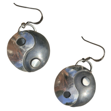 Load image into Gallery viewer, Yin Yang 925 Silver Earrings