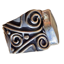 Load image into Gallery viewer, Spiralverse Boulder Opal Ring