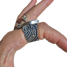 Load image into Gallery viewer, Boulder Opal Ring