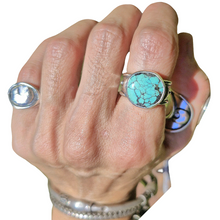 Load image into Gallery viewer, Campitos Turquoise Moonphase Ring