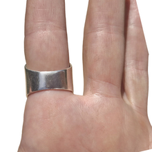 Load image into Gallery viewer, Moulded 925 Silver Ring